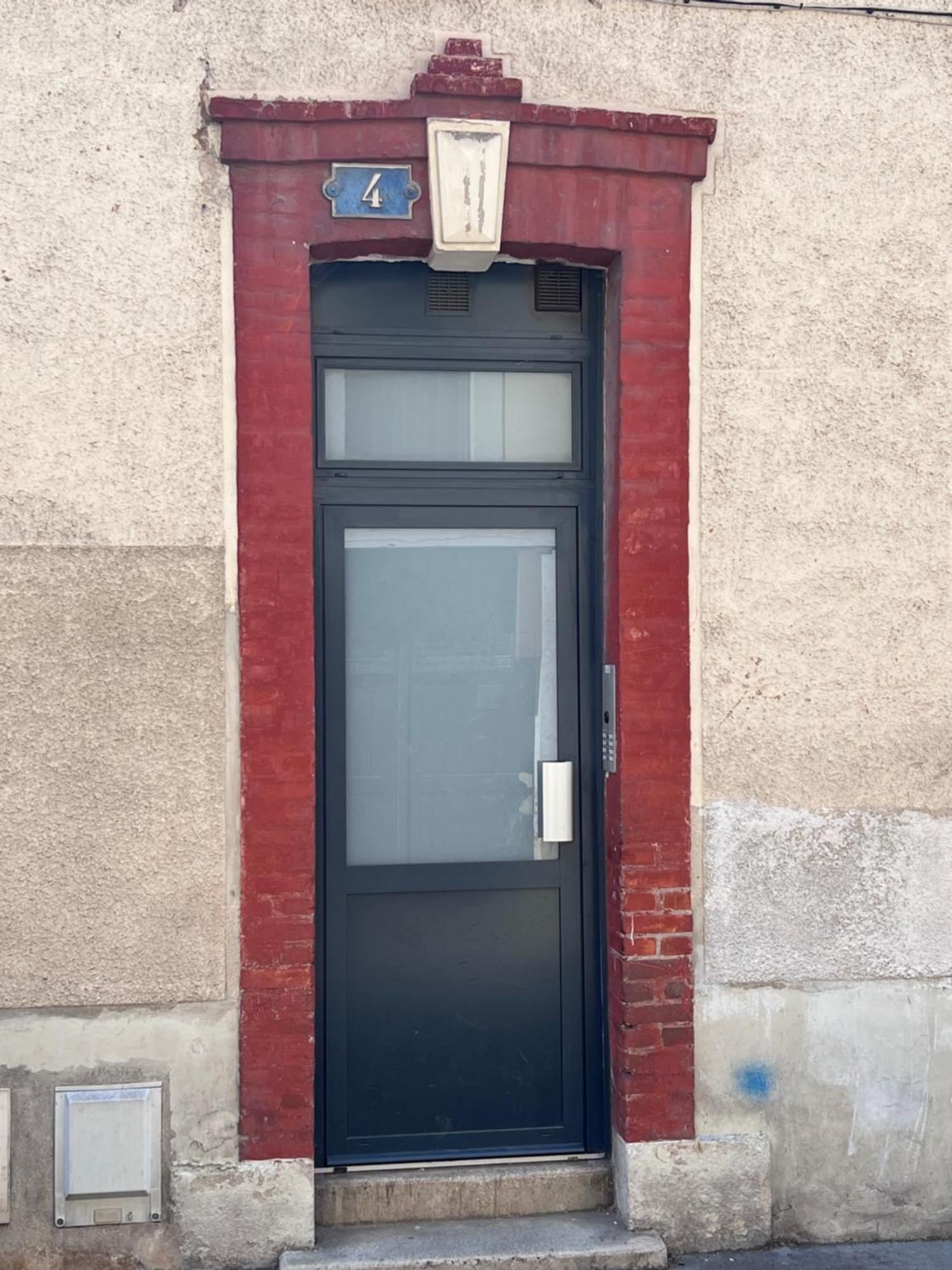 Apartament Le Fleuri - Reims - Wifi Gratuit - Quartier Calme Zewnętrze zdjęcie